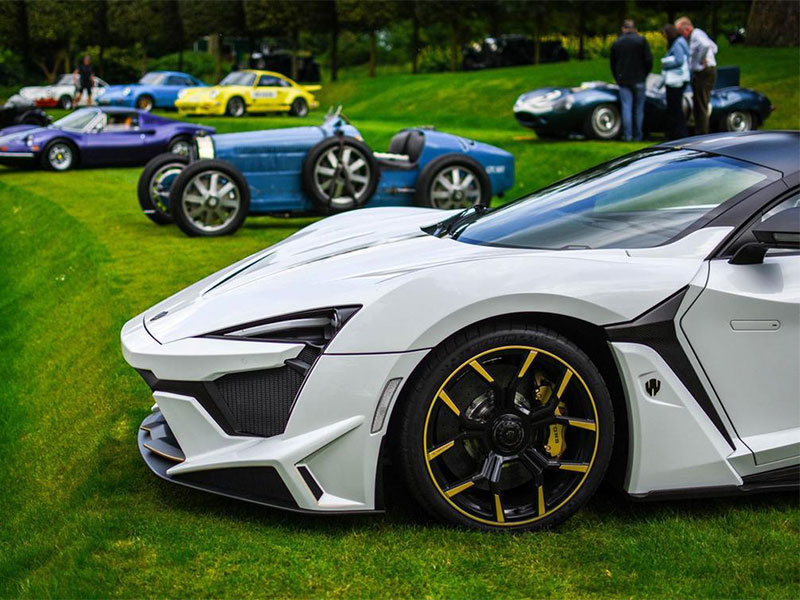 فينير سوبر سبورت  الإماراتية الصنع بجولة في الريف الانجليزي